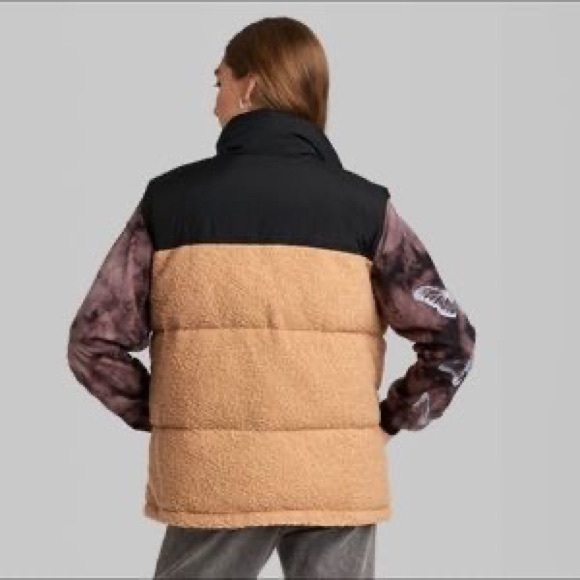Oversized Puffer Vest - Picture 5 of 5